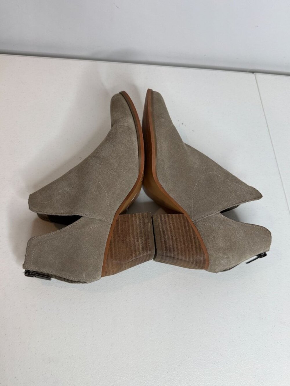 Vince Camuto 8.5 Gray Suede Cutout Block Heel Ankle Booties Western Boho - Picture 9 of 11